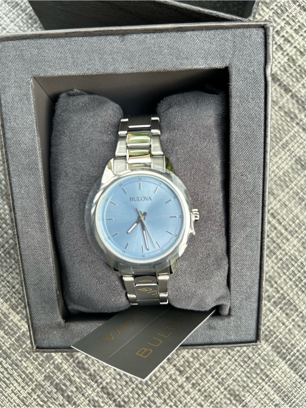 Bulova NIB Ladies Elegant Timeless Luxury Blue Dial Stainless Steel Bracelet. - Picture 4 of 8